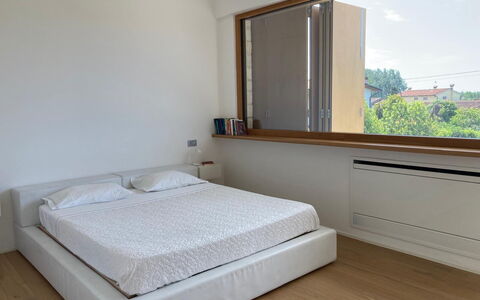 Villa Elena: Lit, Chambre, Design Intérieur, Sol, Sol, Mur, Bois, Literie, Drap De Lit, Meubles
