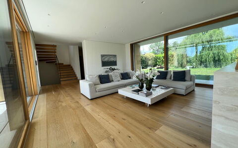 Villa Elena: Parquet, Sol, Design Intérieur, Sol, Meubles, Bois, Salon, Revêtement De Sol Stratifié, Domicile, Plafond