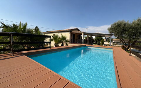 Villa Andrea: Piscine, Recours, Ombre, Eco Hôtel, Tache De Bois, Plate-Forme, Dur, Mobilier De Jardin, Hôtel