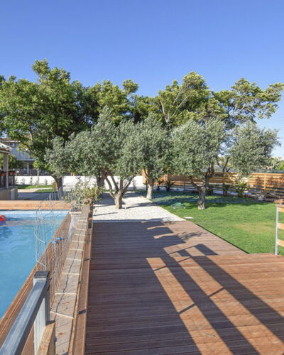Villa Andrea: Piscine, Composite, Ombre, Recours, Eco Hôtel, Plate-Forme, Tache De Bois, Conception, Dur, Aménagement Paysager