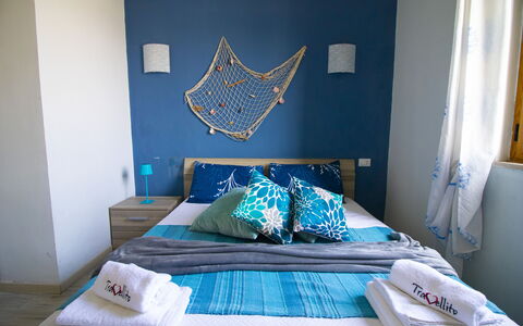 Mediterranea'S House Otranto: Meubles, Design Intérieur, Textile, Pièce, Chambre, Linge, Sol, Éclairage, Sol, Literie