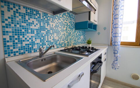 Mediterranea'S House Otranto: Cuisine, Sol, Design Intérieur, Sol, Comptoir, Evier, Principaux Appliance, Luminaire Plomberie, Robinet, Pièce