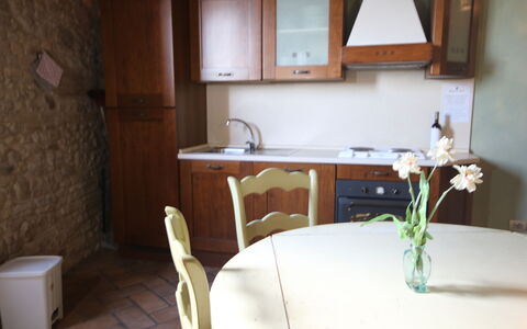 Residence Borgodamare: Meubles, Bois, Sol, Design Intérieur, Sol, Comptoir, Cuisine, Cabinetry, Table, Table Cuisine Et Salle A Manger