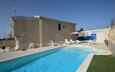 Villa Giugiola: Piscine, Composite, Recours, Mobilier De Jardin, Ombre, Hôtel, Chaise, Thermes, Balancelle