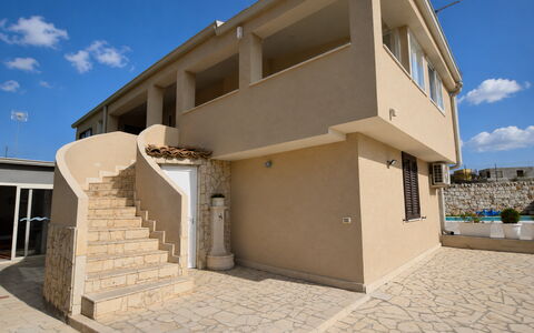 Villa Giugiola: Domicile, Porte, Appartement, Béton, Ombre, Balcon, Biens, Plâtre, Accueil Porte