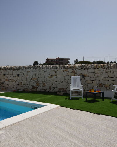 Villa Giugiola: Piscine, Mobilier De Jardin, Recours, Composite, Ombre, Biens, Loisir, Balancelle, Cour, Eco Hôtel
