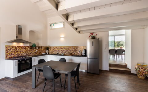 Villa Meti: Meubles, Design Intérieur, Sol, Sol, Bois, Plafond, Cuisine, Pièce, Éclairage, Comptoir