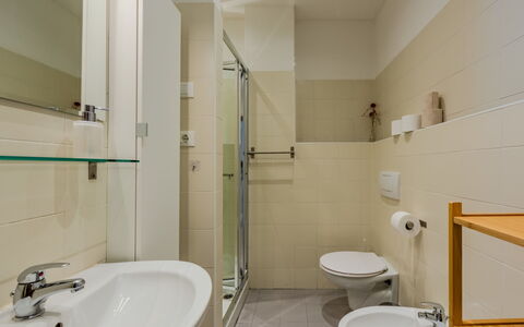 Riva Olive: Sol, Design Intérieur, Sol, Plafond, Luminaire Plomberie, Pièce, Salle De Bains, Toilette, Évier, Siège De Toilette
