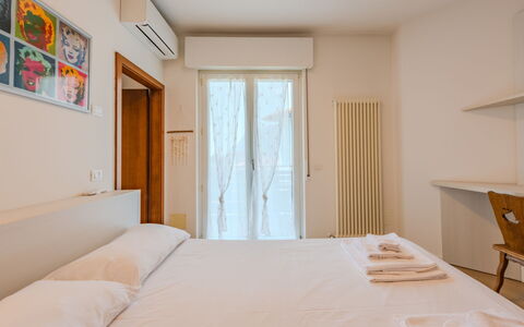 Riva Olive: Appartement, Lit, Chambre, Literie, Balcon, Drap De Lit, Hôtel, Cadre De Lit
