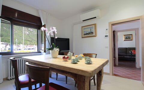 House Angy: Meubles, Design Intérieur, Sol, Bois, Table, Table Cuisine Et Salle A Manger, Plafond, Pièce, Salle À Manger, Sol
