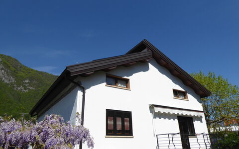 House Angy: Maison, Domicile, Chalet, Toit, Porte, Pente, Balcon, Peindre, Ferme, Siding