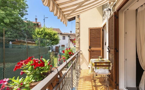 La Casetta di Lulù: Balcon, Porte, Pot De Fleur, Appartement, Plante D'Appartement, Store, Balustre, Vélo, Porche