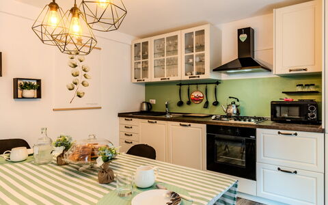 La Casetta di Lulù: Meubles, Design Intérieur, Cuisine, Comptoir, Luminaire, Bois, Sol, Plafond, Pièce, Appareil De Cuisine