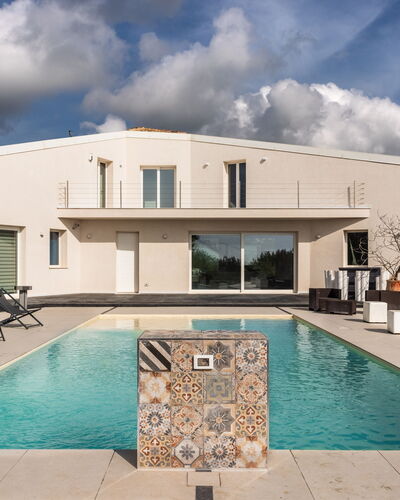 Pizzuta Country House: Piscine, Zone Résidentielle, Domicile, Maison, Biens, Composite, Recours, Villa, Ombre, Béton
