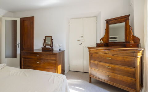 La Giuseppina: Meubles, Lit, Design Intérieur, Sol, Tiroir, Chambre, Cabinetry, Sol, Bois, La Commode
