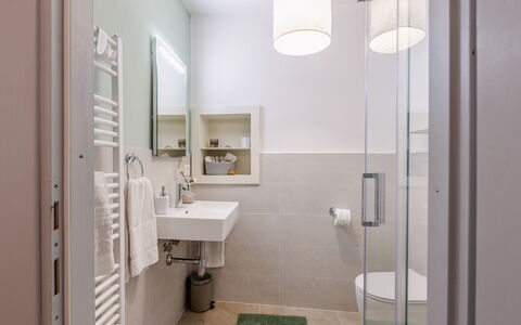 La Terrazza nel Borgo: Design Intérieur, Sol, Sol, Salle De Bains, Mur, Luminaire Plomberie, Bois, Plafond, Meubles, Toilette
