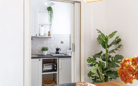 Fano Mare: Meubles, Design Intérieur, Bois, Sol, Sol, Pièce, Éclairage, Domicile, Cuisine, Appartement