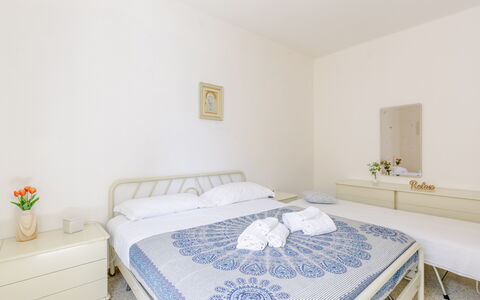 Fano Mare: Design Intérieur, Meubles, Chambre, Sol, Lit, Appartement, Domicile, Drap De Lit, Literie, Pièce