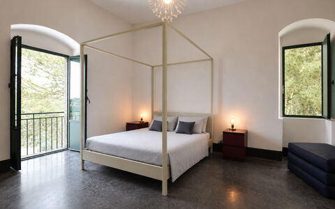 Villa Chiaramonte Gulfi: Design Intérieur, Lit, Chambre, Mur, Meubles, Sol, Plafond, Sol, Éclairage, Literie