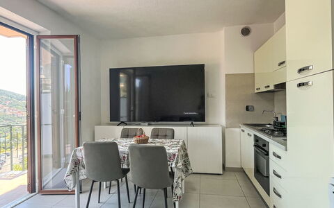 Alessandro: Meubles, Design Intérieur, Sol, Pièce, Sol, Appartement, Chaise, Plafond, Table, Domicile