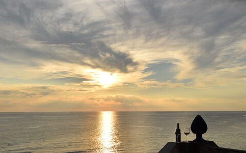 Appartamento Tramonto sul Mare: Ciel, Horizon, L'Eau, Nuage, Jour, Plan D'Eau, Ressources En Eau, Mer, Le Coucher Du Soleil