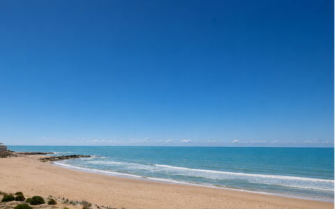 Appartamento Tramonto sul Mare: Bleu, Ciel, Plage, L'Eau, Plan D'Eau, Jour, Côte, Horizon, Ressources En Eau, Environnement Naturel