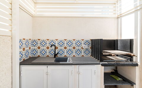 A Casa di Chica: Cuisine, Sol, Design Intérieur, Sol, Comptoir, Tuile, Pièce, Cabinetry, Appareil De Cuisine