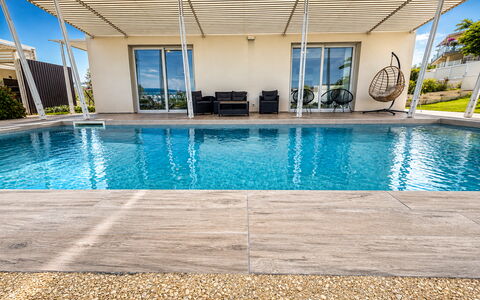 A Casa di Chica: L'Eau, Piscine, Composite, Recours, Mobilier De Jardin, Ombre, Loisir, Caractéristique De L'Eau, Chaise, Balancelle
