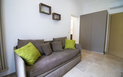 Elementi Luxury Otranto: Meubles, Design Intérieur, Sol, Sol, Canapé, Bois, Pièce, Éclairage, Salon, Domicile