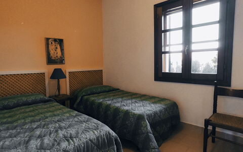 Villa Vignola: Chambre, Lit, Mur, Drap De Lit, Literie, Sol, Cadre De Lit, Meubles, Sol, Design Intérieur
