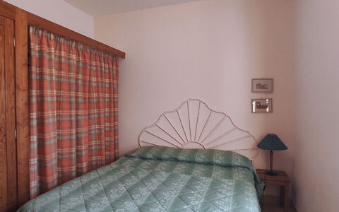 Villa Vignola: Meubles, Lit, Chambre, Design Intérieur, Literie, Drap De Lit, Bois, Linge, Sol, Sol