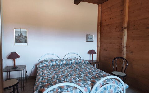 Baita Vignola: Bois, Meubles, Chambre, Design Intérieur, Sol, Drap De Lit, Sol, Linge, Lit, Literie