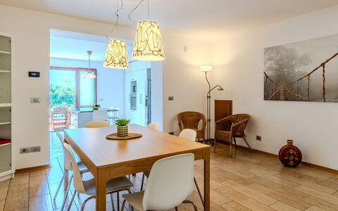 Legnone: Meubles, Design Intérieur, Sol, Sol, Mur, Chaise, Salle À Manger, Table, Bois, Table Cuisine Et Salle A Manger