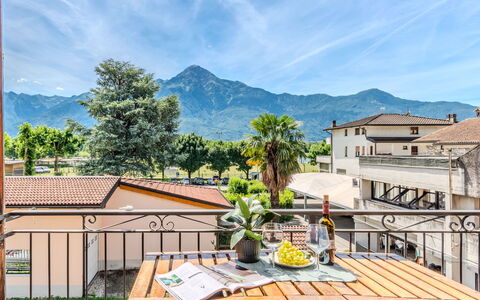 Legnone: Chaîne De Montagnes, Station De Montagne, Balcon, Crête, Eco Hôtel, Alpes, Mobilier De Jardin, Villa, Village De Montagne