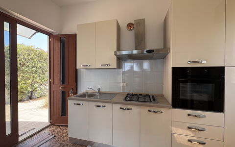 Punta Braccetto Fronte Mare: Appareil De Cuisine, Cuisine, Principaux Appliance, Électroménager, Cabinetry, Comptoir, Bois, Design Intérieur, Sol, Cuisinière
