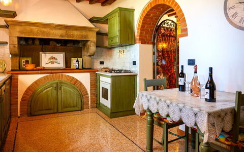 Villa la Guardiola: Design Intérieur, Mur, Meubles, Sol, Plafond, Éclairage, Sol, Pièce, Cuisine, Tache De Bois