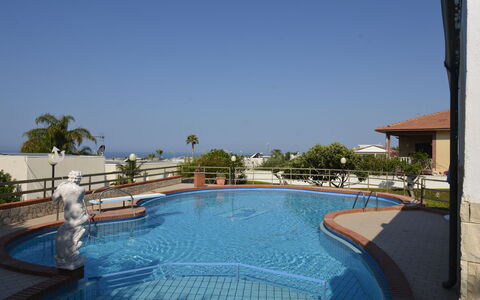 Villa Sole Mare: Piscine, Recours, Chaise, Ombre, Eco Hôtel, Hôtel, Balcon, Mobilier De Jardin, Villa