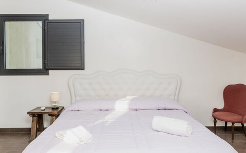 Villa Costa: Meubles, Design Intérieur, Lit, Chambre, Bois, Sol, Drap De Lit, Literie, Textile, Pièce