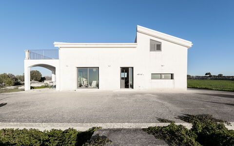 Villa Costa: Ciel, Architecture, Domicile, Composite, Biens, Béton, Allée, Plâtre, Villa