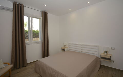 Villa Benvenuti al Sud: Meubles, Design Intérieur, Lit, Chambre, Mur, Sol, Sol, Bois, Drap De Lit, Literie
