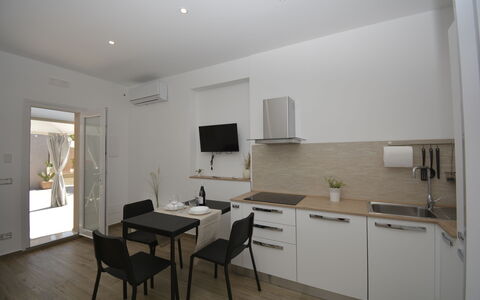 Villa Benvenuti al Sud: Meubles, Design Intérieur, Bois, Sol, Sol, Comptoir, Pièce, Plafond, Éclairage, Cuisine