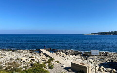 Rari House: Bleu, L'Eau, Ressources En Eau, Plan D'Eau, Côte, Roche, Cotiers Et Relief Océaniques, Horizon, Mer, Été