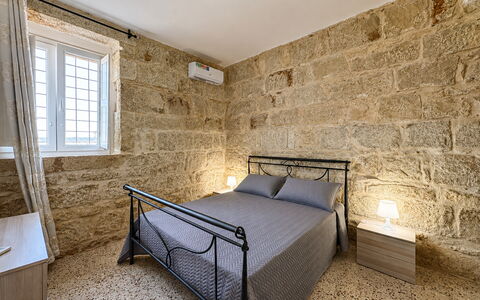 L'Oasi di Salvo: Sol, Sol, Plafond, Mur De Pierre, Chambre, Cadre De Lit, Lit, Literie