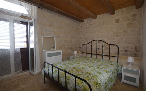 L'Oasi di Salvo: Meubles, Design Intérieur, Sol, Chambre, Sol, Lit, Plafond, Pièce, Éclairage, Literie