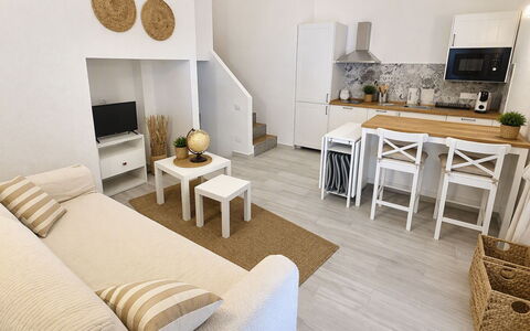Porto Luna 1: Meubles, Design Intérieur, Sol, Sol, Bois, Pièce, Salon, Canapé, Parquet, Table