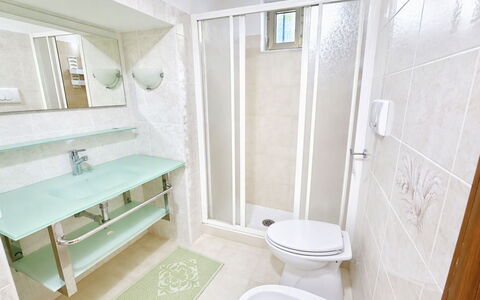 Porto Luna 1: Lavabo, Sol, Luminaire Plomberie, Sol, Design Intérieur, Évier, Salle De Bains, Robinet, Plomberie, Meubles