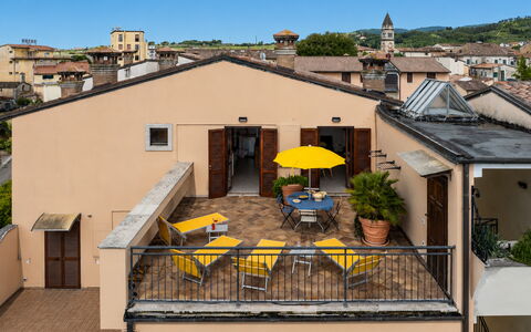 Terrazza sulla Luna, Casciana Terme: Mur, Appartement, Meubles, Balcon, Pot De Fleur, Plante D'Appartement, Chaise, Mobilier De Jardin, Hôtel, Daylighting