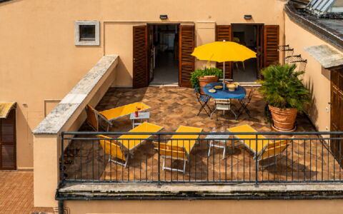 Terrazza sulla Luna, Casciana Terme: Bois, Appartement, Meubles, Chaise, Mobilier De Jardin, Pot De Fleur, Tableau De Plein Air, Balcon, Plante D'Appartement, Tache De Bois