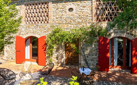 Villa Santa Barbara: Arbuste, Porte, Jardin, Chalet, Brique, Brickwork, Ferme, Biens, Cour, Aménagement Paysager