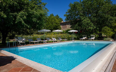 Villa Santa Barbara: Piscine, Recours, Mobilier De Jardin, Eco Hôtel, Thermes, Hacienda, Biens, Balancelle, Villa, Hôtel